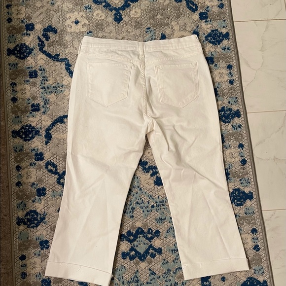 Old Navy Stay White jeans - Picture 2 of 5
